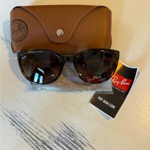 Ray-Ban Women's Sunglasses with Black Frame